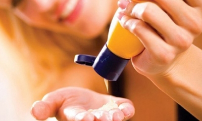 Vì sao phải dùng kem chống nắng đầy đủ, không chừa vùng da nào