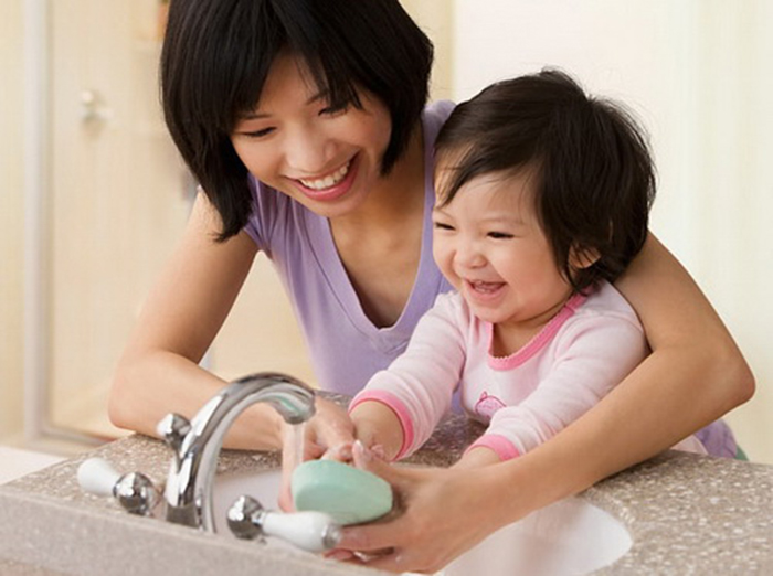 Khuyến khích trẻ rửa tay làm yếu tố quan trọng trong phòng ngừa dịch bệnh