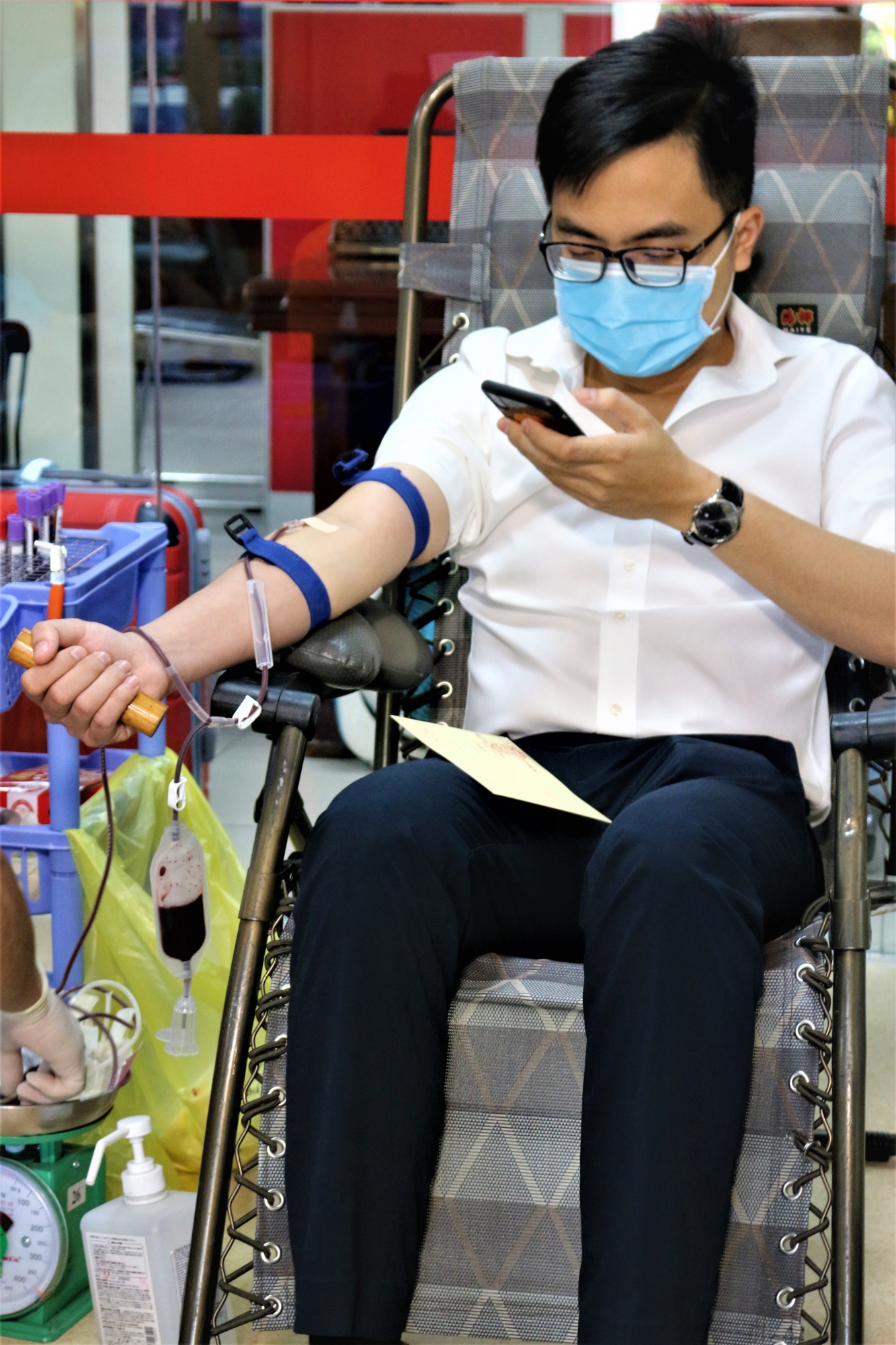 Ths Bs Nguyễn Nam Anh thành viên HĐQT BVQT Minh Anh hiến máu nhân đạo