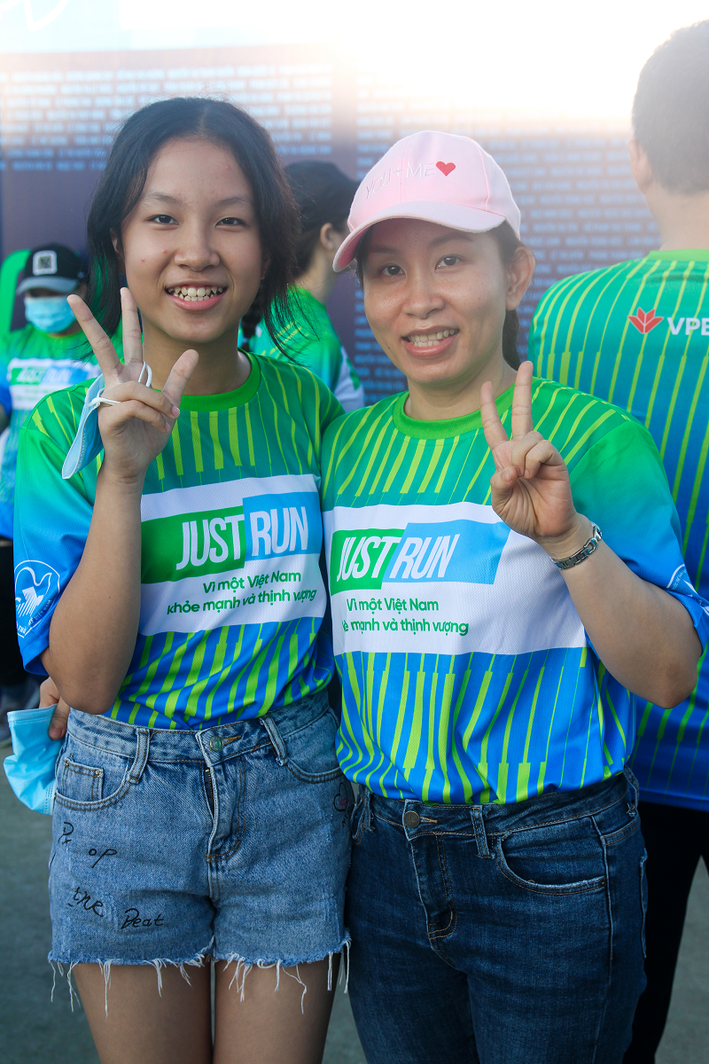Hai mẹ con cùng tham gia Just Run 2021