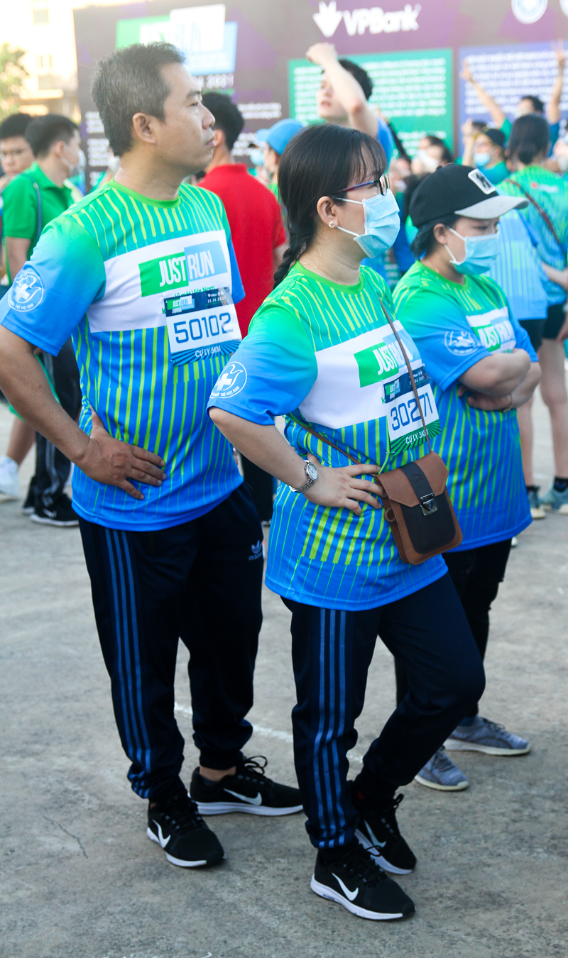 Hai vợ chồng cùng tham gia Just Run 2021