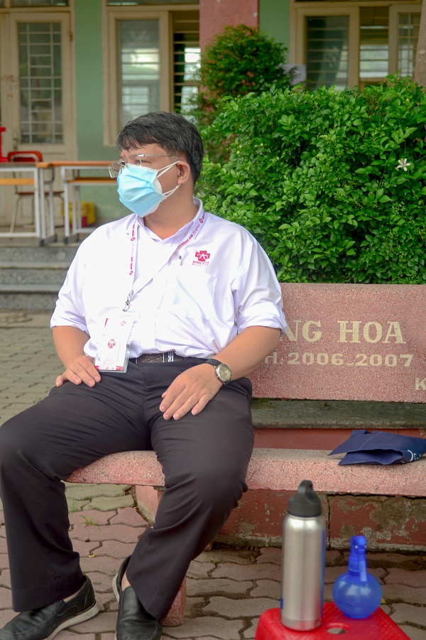 BS Nguyễn An Châu phụ trách Đội Cấp cứu tại điểm trực huyện Hóc Môn