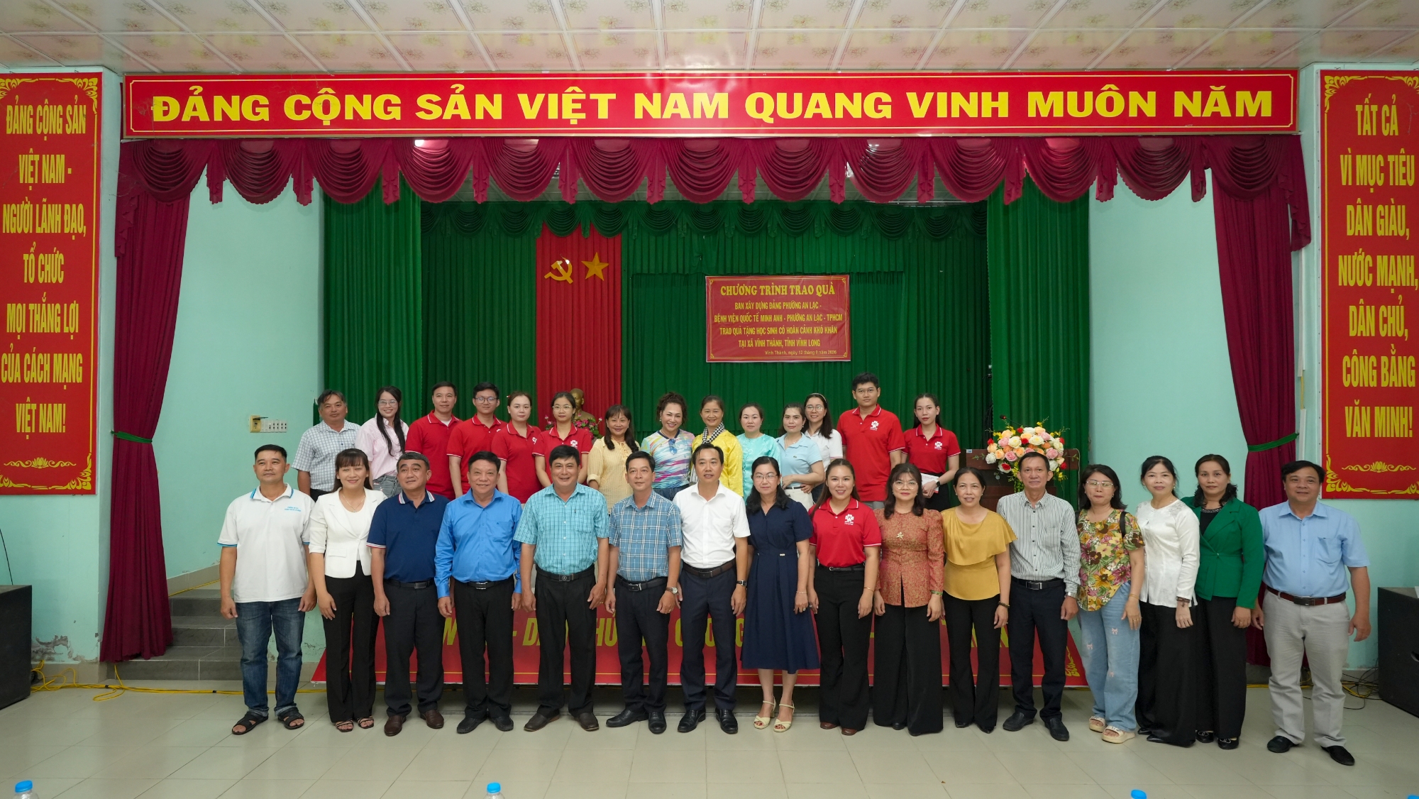 Chi bộ Bệnh viện Đa khoa Quốc tế Minh Anh tham gia chương trình Về Nguồn tại Vĩnh Long.
